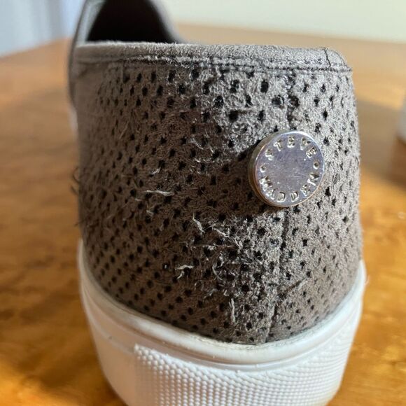 Steve Madden boat shoes, olive green, great condition size 6M - Picture 3 of 7